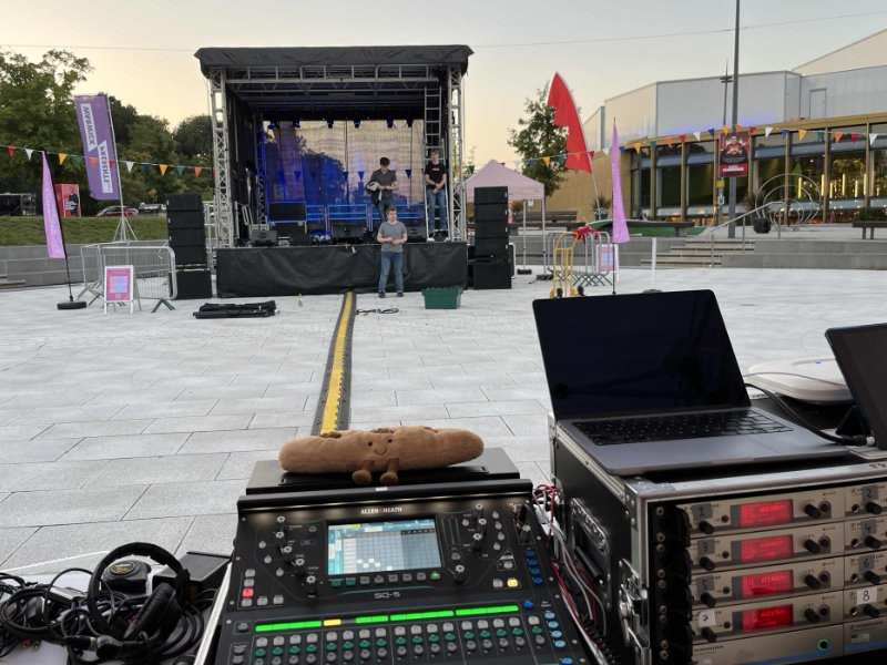 Barry the Baguette on the SQ5 at the Arrivals Stage