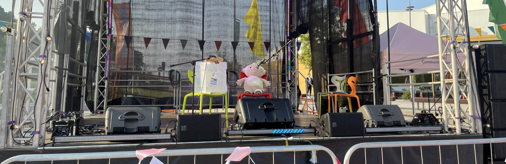 Makka Pakka and Barry the Baguette's interview at the Arrivals Stage 2024